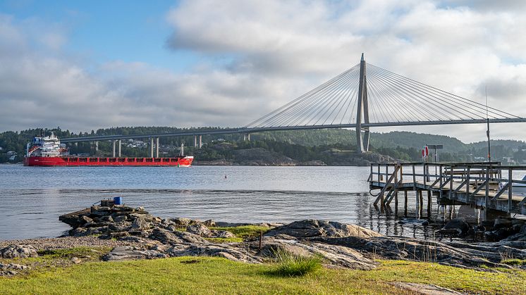 Fartyg vid Uddevallabron. Foto: Mostphotos