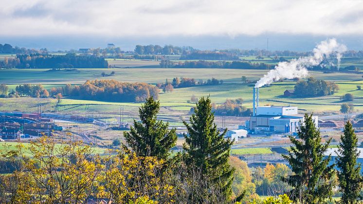 mp33669752-smoking-chimney-on-a-heating-plant-in-an-industrial-area.jpg