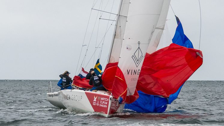 WINGS med Anna Östling som skeppare manövrerar bort Groeneveld och vinner Nordea Women´s Trophy i Marstrand