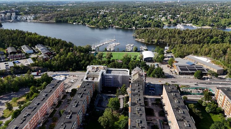 Drönarfoto över Saltsjösten i Fisksätra, Nacka.