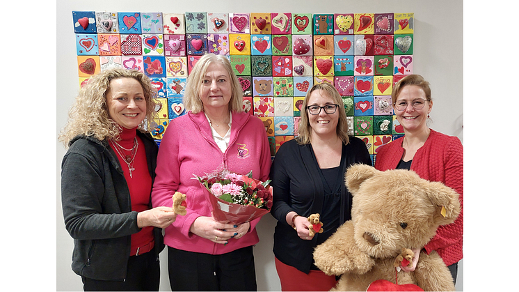 Maja Fischer, Elvira Wegner (Bärenherz), Maria Brietenhagen und Lydia Duve (v.l.n.r.) bei der Spendenübergabe