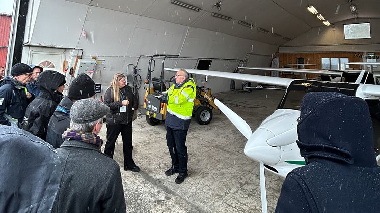 Deltagarna på årskonferensen besökte Skellefteå Airport och vd:n Robert Lindberg berättade om utvecklingen som sker inom elflyg.