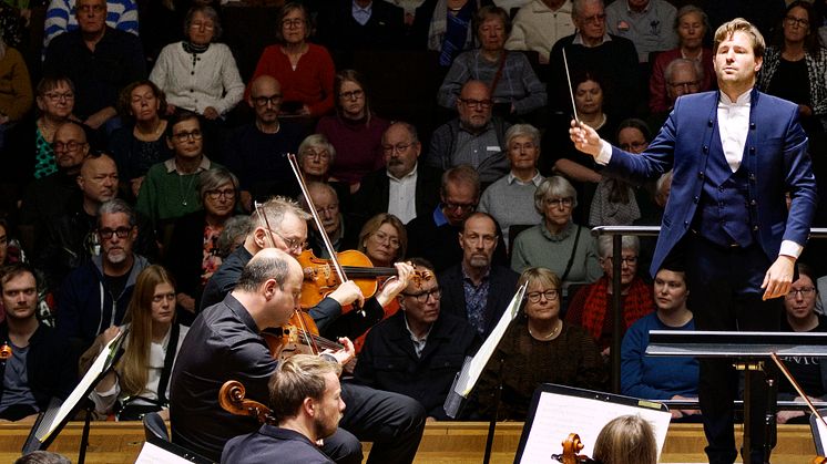 Konserten med Beethovens femma blev helt slutsåld vilket gjorde att Malmö Live Konserthus öppnade upp platserna på körläktaren bakom orkestern. Publikens reaktioner efter konserten sådde ett frö hos konserthuset att erbjuda möjligheten fler gånger.