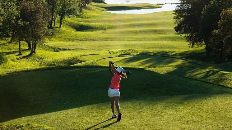Espanjassa on satoja laadukkaita golfkenttiä.