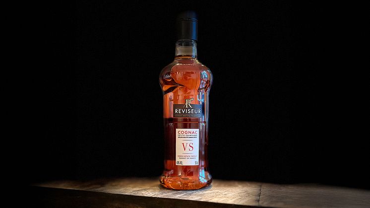 Réviseur VS Cognac från franska Domaines Francis Abécassis lanseras på Systembolaget i hållbar PET-flaska.