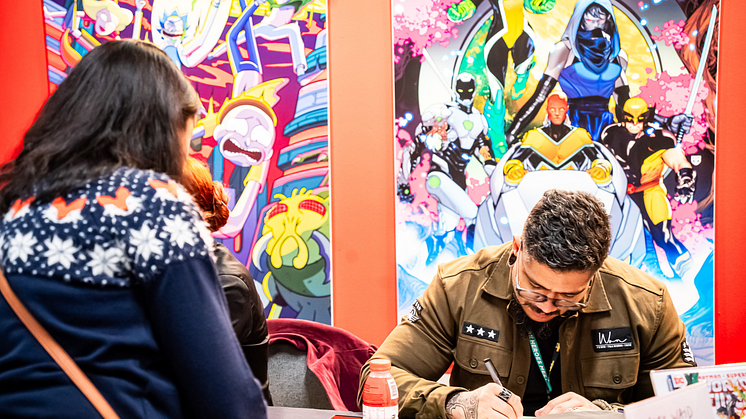 Årets Comic Con Stockholm bjuder på över 110 utställare från popkulturens alla hörn – från film och serier till spel, cosplay och mycket mer.