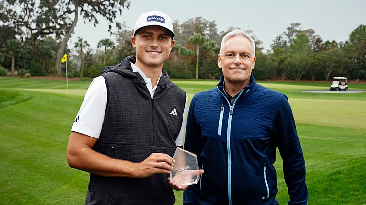 Ludvig Åberg och Eric Franzén, chefredaktör Svensk Golf och juryordföranden Årets Golfare. Foto: Karl Nordlund.