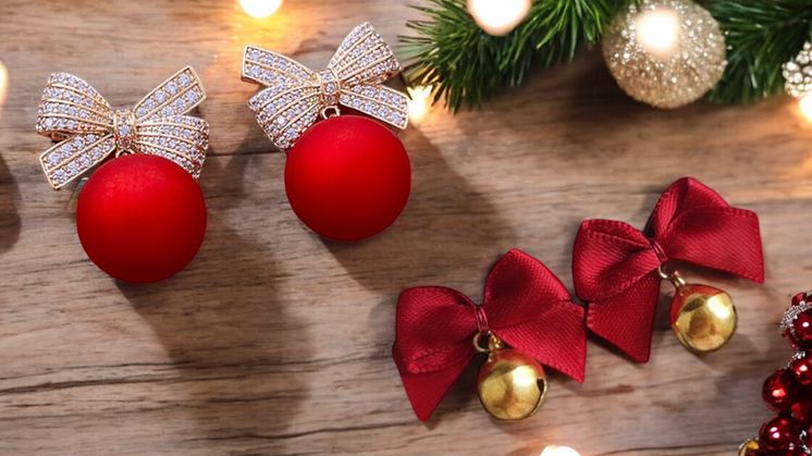 Vackra örhängen till jul och alla andra julfestligheter som äger rum.