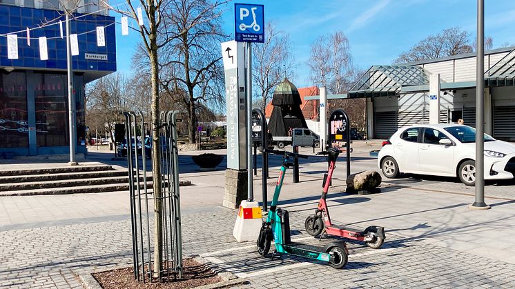 Uppställningsplatsen för elsparkcyklar på Kyrktorget i Partille kommer nu att tas bort.