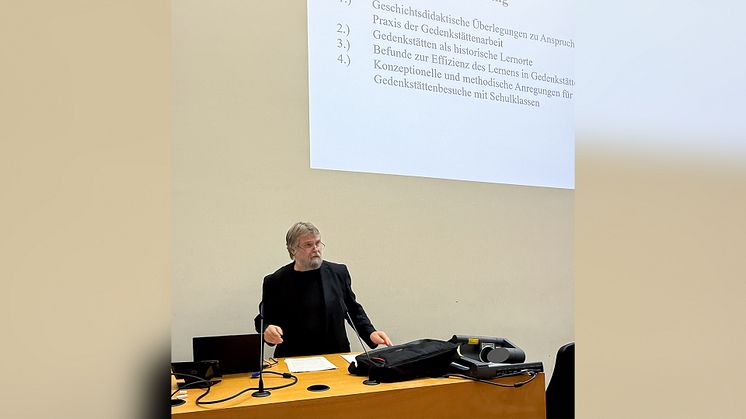 Prof. Dr. Eugen Kotte sprach zum Thema „Wie können Gedenkstätten zum Historischen Lernen beitragen?"