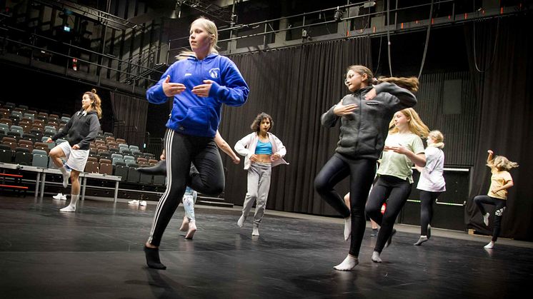 Rytma riktar sig till dans- och musikintresserade unga i åldern 10-25 år.