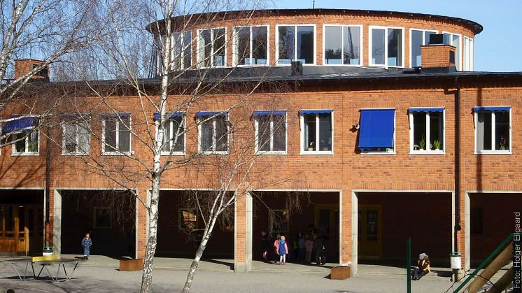 När Solbergaskolan skulle rustas upp var det enkelt att utöka VAKA® passersystem från sju dörrmiljöer till att omfatta hela skolan som består av flera fristående byggnader.