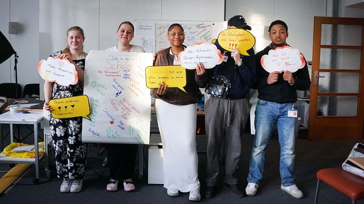 Fünf unserer Jugendbotbotschafter*innen bei einem Workshop mit dem Deutschen Jugendinstitut e.V. 