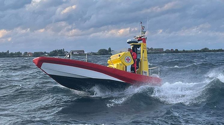 Rescue Westfjord af Lyresund är den öppna båten som var med vid RS Visingsös insats.