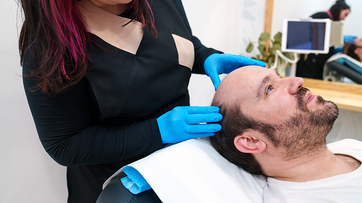 DRV Clinic offers FUE Hair Transplant for a competitive price in the UK. Contact us to find out more.