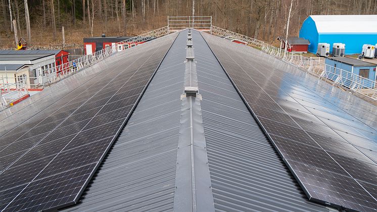Solcellsanläggningen på ridhusets tak