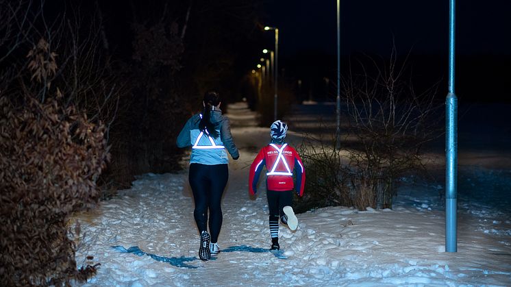 Var rädd om dig och de du möter i trafiken – använd reflex! Det är en liten insats som kan göra livsviktig skillnad. 