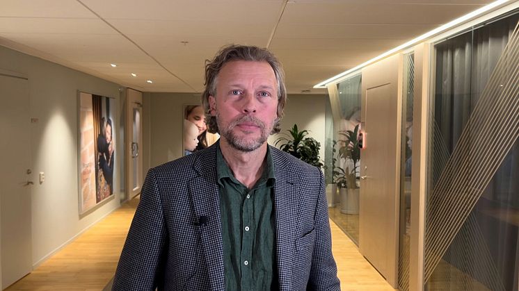 Olle Wiklund, doktorand vid Karolinska Institutet, forskar om digitala egenvårdstjänster som kan förebygga alkoholproblem på jobbet.
