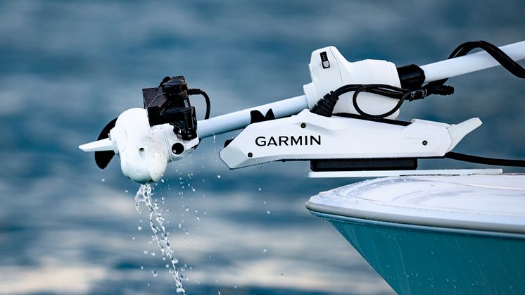  Mit schwenkbarer Halterung und 122 cm Schaft: der Garmin Force Kraken Trolling Motor