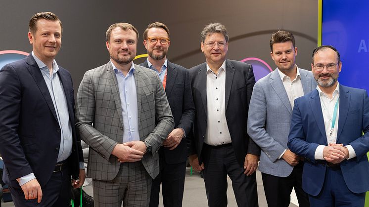 v.l.n.r. Christian Woronka (TMB), Minister Daniel Keller, Matthias Schultze (GCB), Reinhard Meyer (DTV), Sven Liebert (BTW), Norbert Kunz (DTV). Fotograf: Marco Armborst.