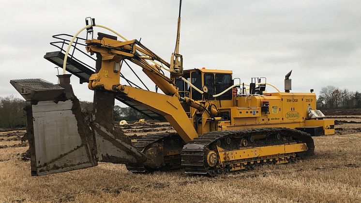 35 ton maskin på besök för systemtäckdikning av 12 hektar mark