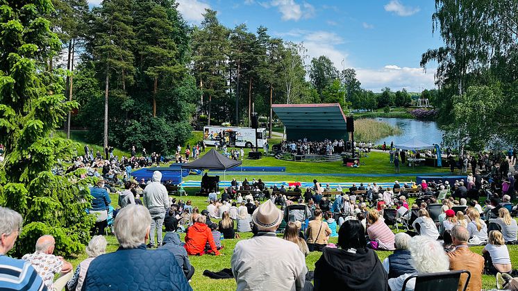Från förra årets nationaldagsfirande i Kumla stadspark.