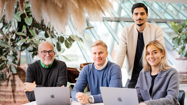 Nazih Hazime och Jacob Petersson är grundarna till företaget Foodtel som fick sin start i techhubben Hetch. Här i sällskap av medarbetarna Lars Nilsson (vänster) och Ellinor Zalai (höger).