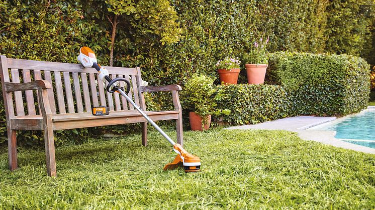 STIHL utvider sortimentet med to nye batteridrevne gresstrimmere, FSA 70 R og FSA 110 R, designet for å gi brukeren høy ytelse og fleksibilitet i hagearbeidet.