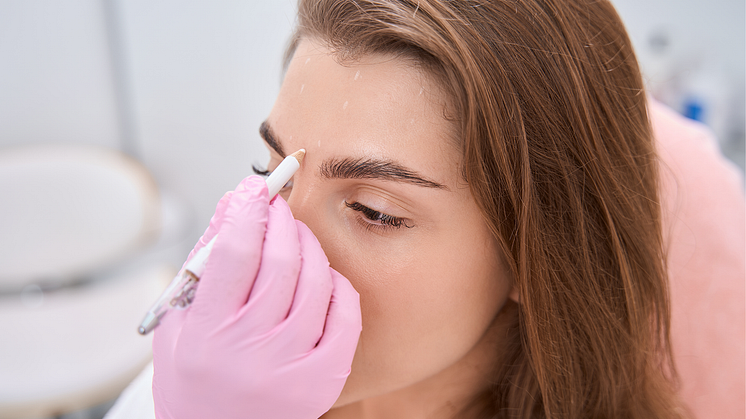 Achieve an aesthetically pleasing slim nose with DRV Clinic. Contact us to find out more.