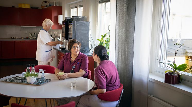 Kvinnor i vårdyrken står för flest långa sjukfall inom Kommuner och regioner, det framkommer i Afa Försäkrings nya statistikrapport.