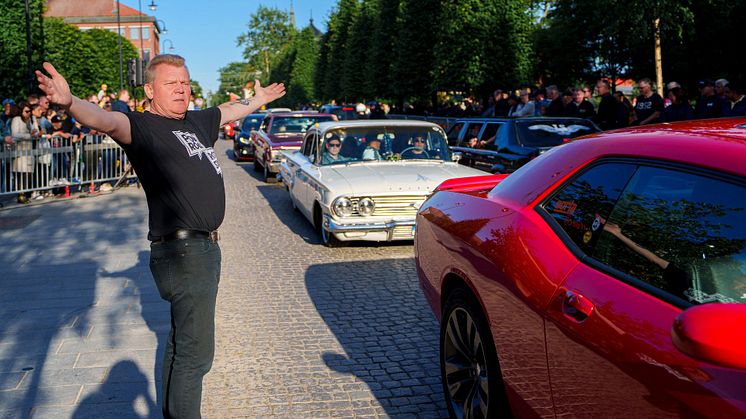 Cruising i centrala Umeå i samband med förra årets Wheels Nationals. Fotograf: Sune Grabbe.