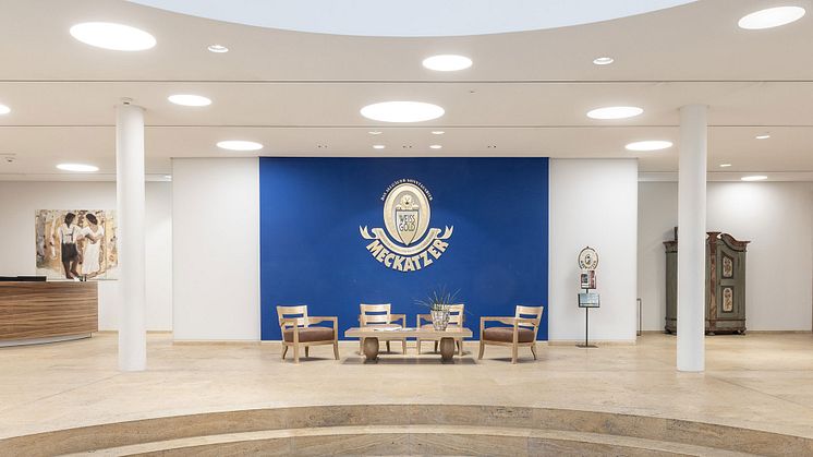 Photo: LTS Licht & Leuchten GmbH. Meckatzer Löwenbräu, Heimenkirch. The communications hub in the brewery’s administrative building also forms the architectural centre – atmospherically staged by a targeted lighting design.
