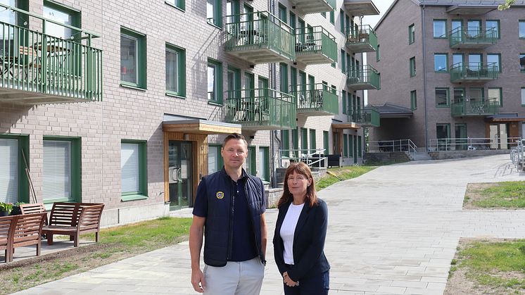 Mattias Lundström vd och Helena Backman affärsområdeschef Fastigheter, HSB Norr