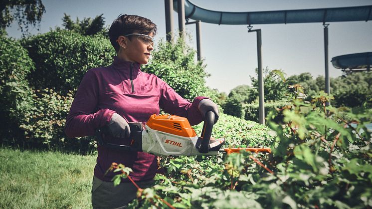 STIHL lancerer de nye batteridrevne hækkeklippere HSA 140 og HSA 150, der er så kraftfulde, at de kan matche benzindrevne modeller.