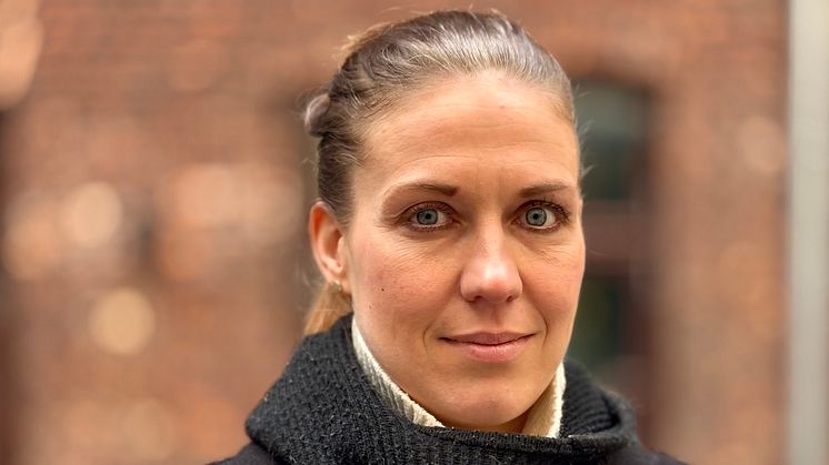 STORE SMERTER: Marthe Steinmann lever med daglige smerter etter vold og overgrep, noe som har gjort henne 100 prosent ufør. Foto: Marte Nordahl.