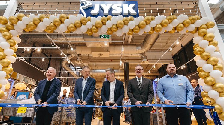 Torsdag den 24. oktober kl. 9 blev der skrevet JYSK-historie i Ungarn, da butik nummer 100 åbnede. 