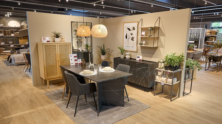 JYSK viert de heropening in Wolvega op woensdag 18 december met gratis koffie, koeken en muziek.