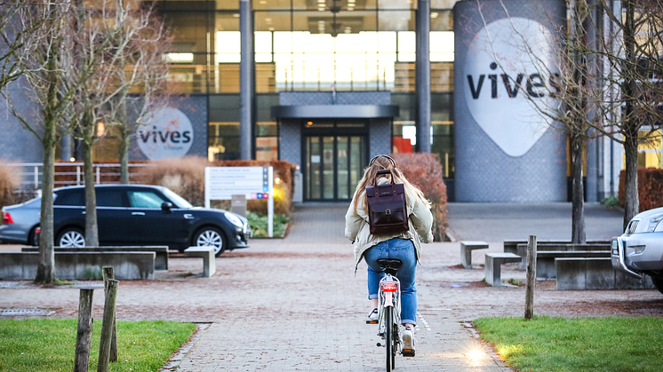 Auf dem Weg zur „Hogeschool“. Studierende der TH Wildau haben ab dem Wintersemester 2024/25 die Möglichkeit, sich für einen belgisch-deutschen Doppelabschluss zu entscheiden. Bild: Copyright VIVES Hogeschool 