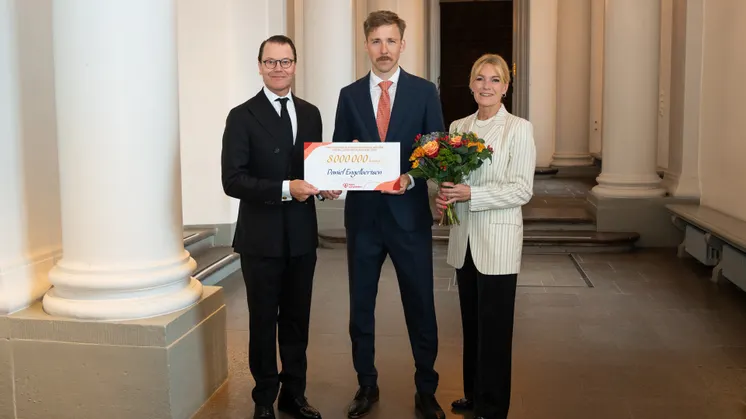 Från vänster: H.K.H. Prins Daniel, anslagstagare Daniel Engelbertsen, Kristina Sparreljung, generalsekreterare Hjärt-Lungfond