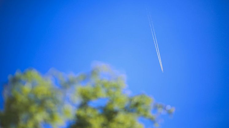Værdata og nye grep fra flygeledere skal redusere kondensstriper over Europa.