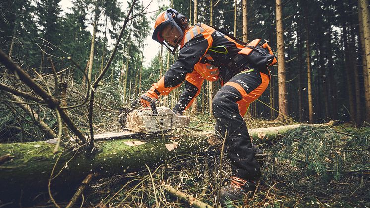 STIHL esittelee uuden suojavaate- ja moottorisahakenkämalliston.