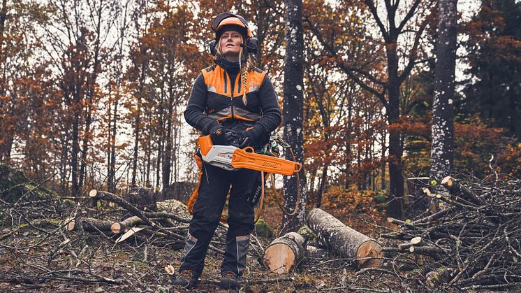 Ny rapport från STIHL: sju av tio som arbetar i naturen väljer batteridrivna maskiner för en renare arbetsmiljö