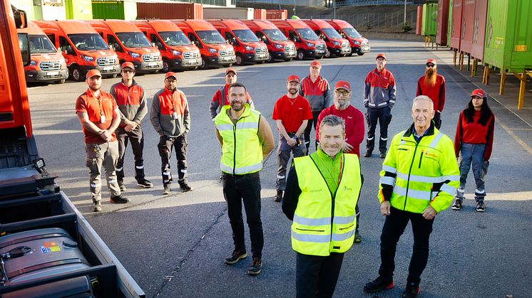 Foran fra venstre: Postens Alexander Franke, innkjøpssjef Frode Skallerud og driftsansvarlig i Oslo, Carlos Jacobsen