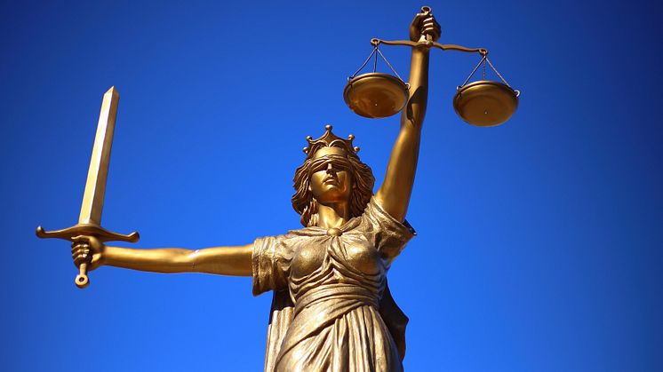 justice-2060093_1920.jpg