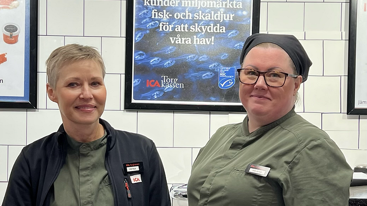 Petra Flygare och Helena Hörnstedt på Ica Torgkassen
