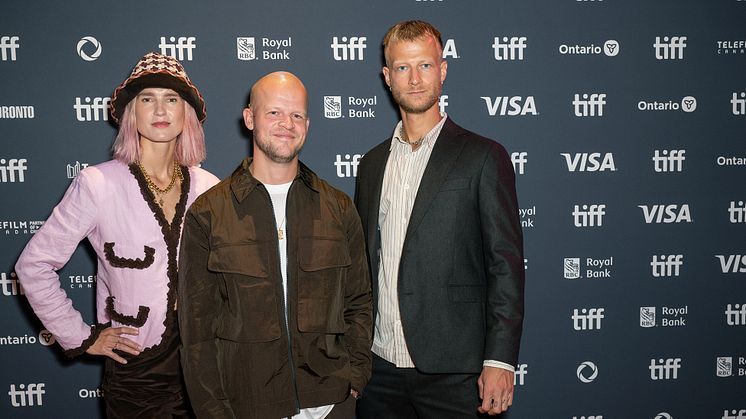 Instruktør Frederik Louis Hviid med skuespillerne Amanda Collin og Gustav Giese