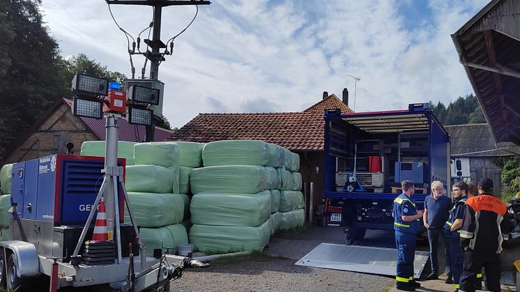 THW und Feuerwehren arbeiteten nach Stromausfällen im August Hand in Hand mit der Bayernwerk Netz GmbH, um rund 2.000 Haushalte in Amorbach, Kirchzell und Weckbach wieder mit Strom zu versorgen. Jetzt wurde dort der Netzausbau abgeschlossen.