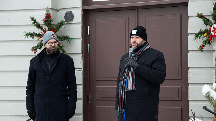 Florian Steiner och Patric Lundström invigde Rådhustorget under söndagen.     Foto: Christer Lindström