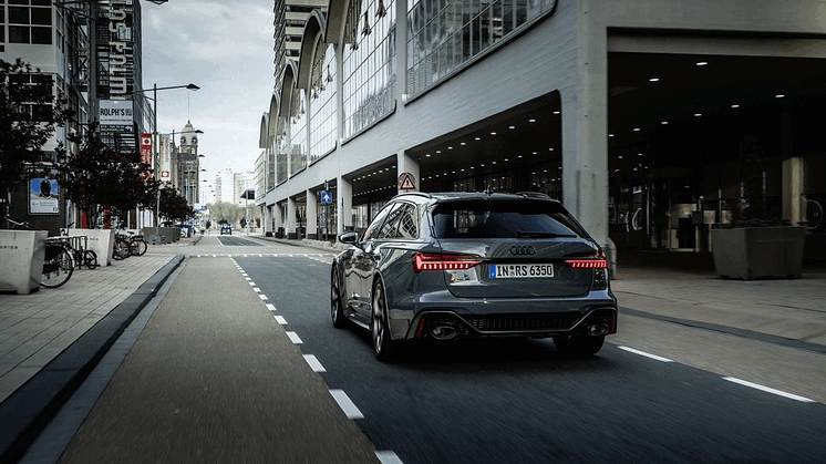 Audi RS 6 Avant performance (Nimbusgrå perleeffekt) gif