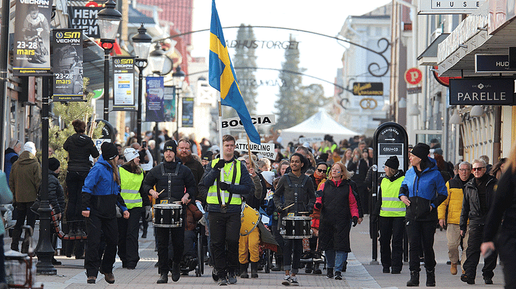 280 elever från kommunens fritidshem och skolor medverkade i paraden.      Foto: Magnus Johansson